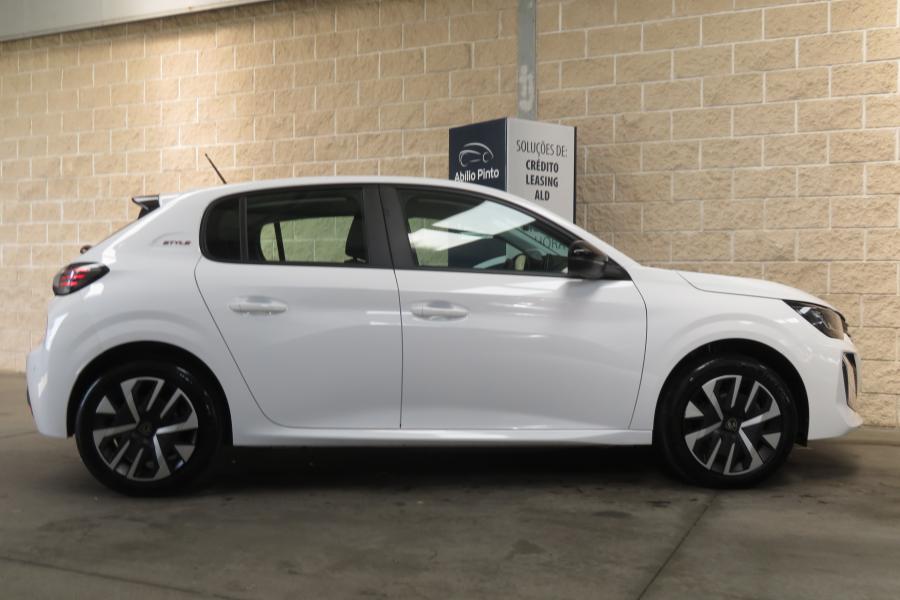 Peugeot e-208