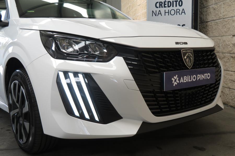 Peugeot e-208