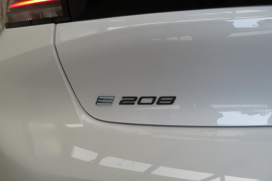 Peugeot e-208