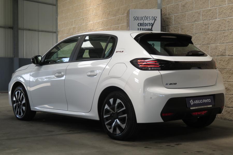 Peugeot e-208