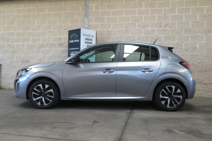 Peugeot e-208