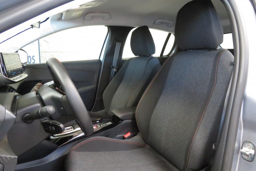 Peugeot e-208