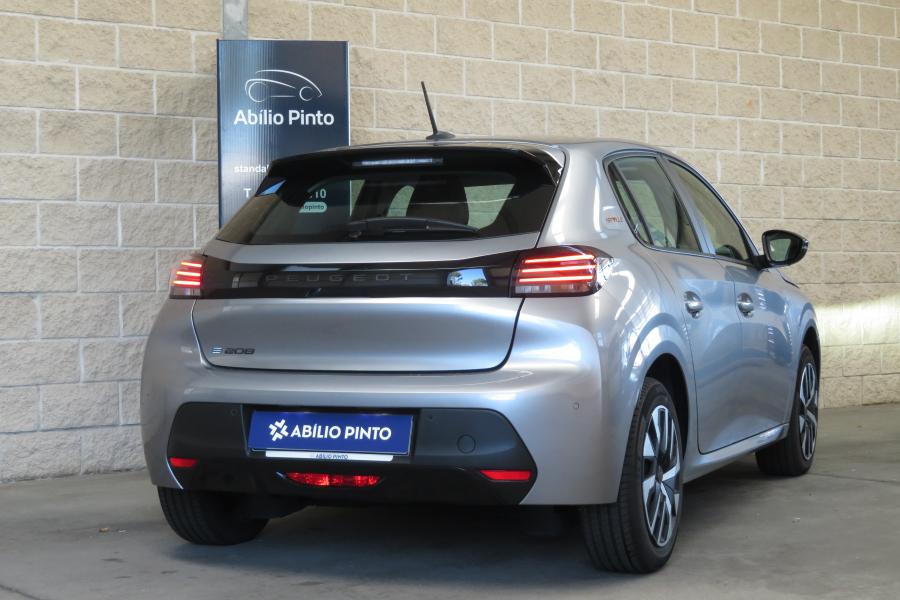 Peugeot e-208