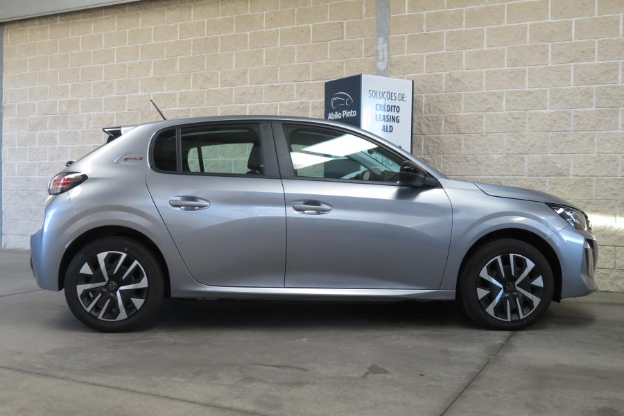 Peugeot e-208
