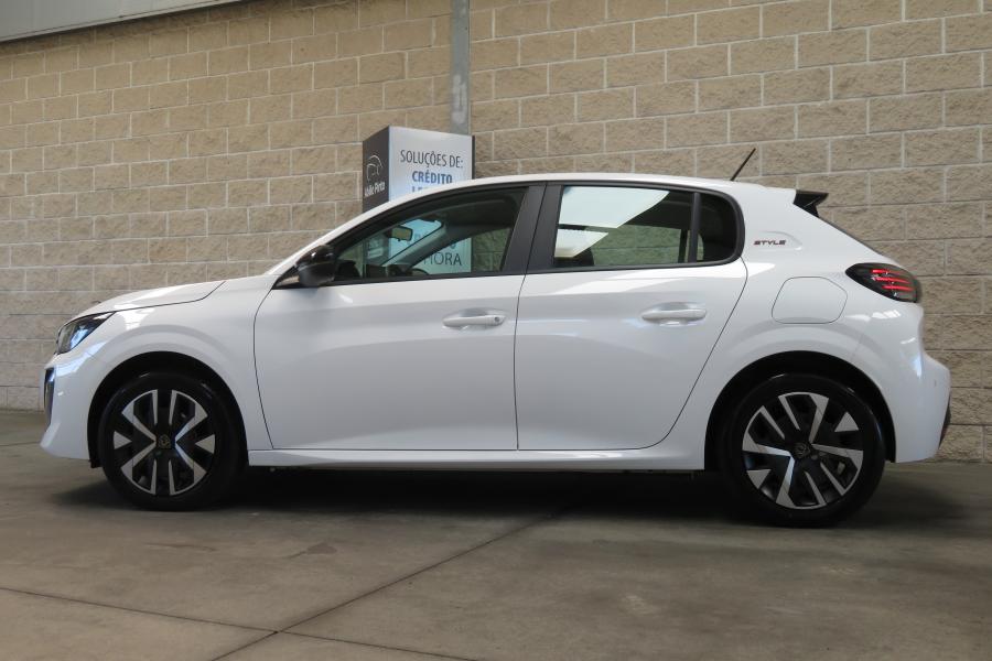Peugeot e-208