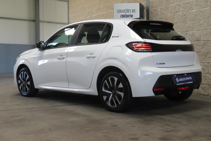 Peugeot e-208