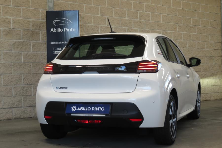 Peugeot e-208