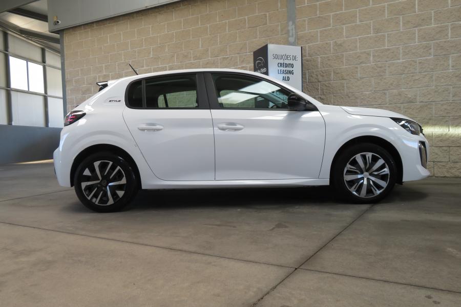Peugeot e-208