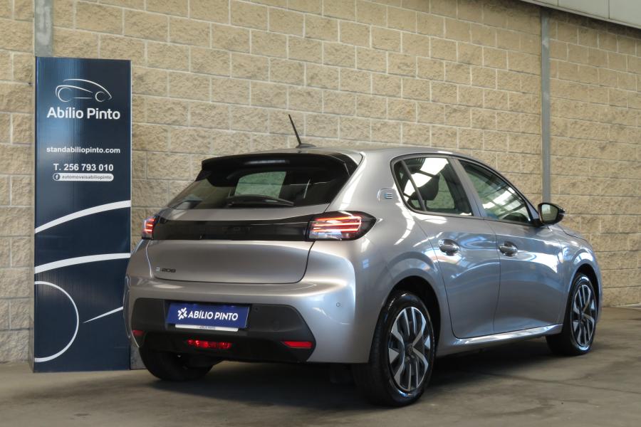 Peugeot e-208