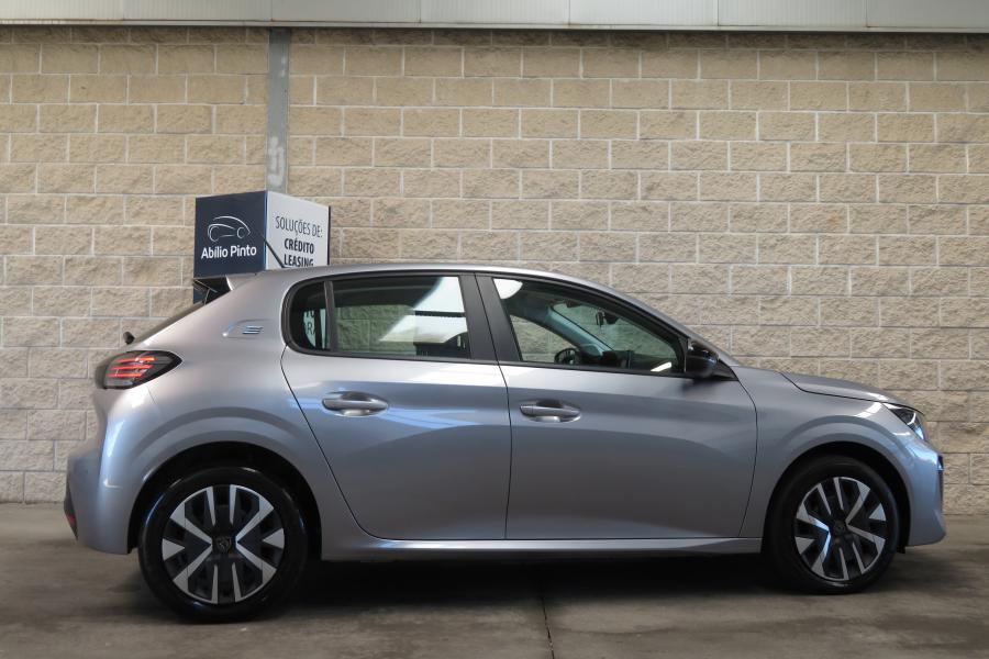 Peugeot e-208