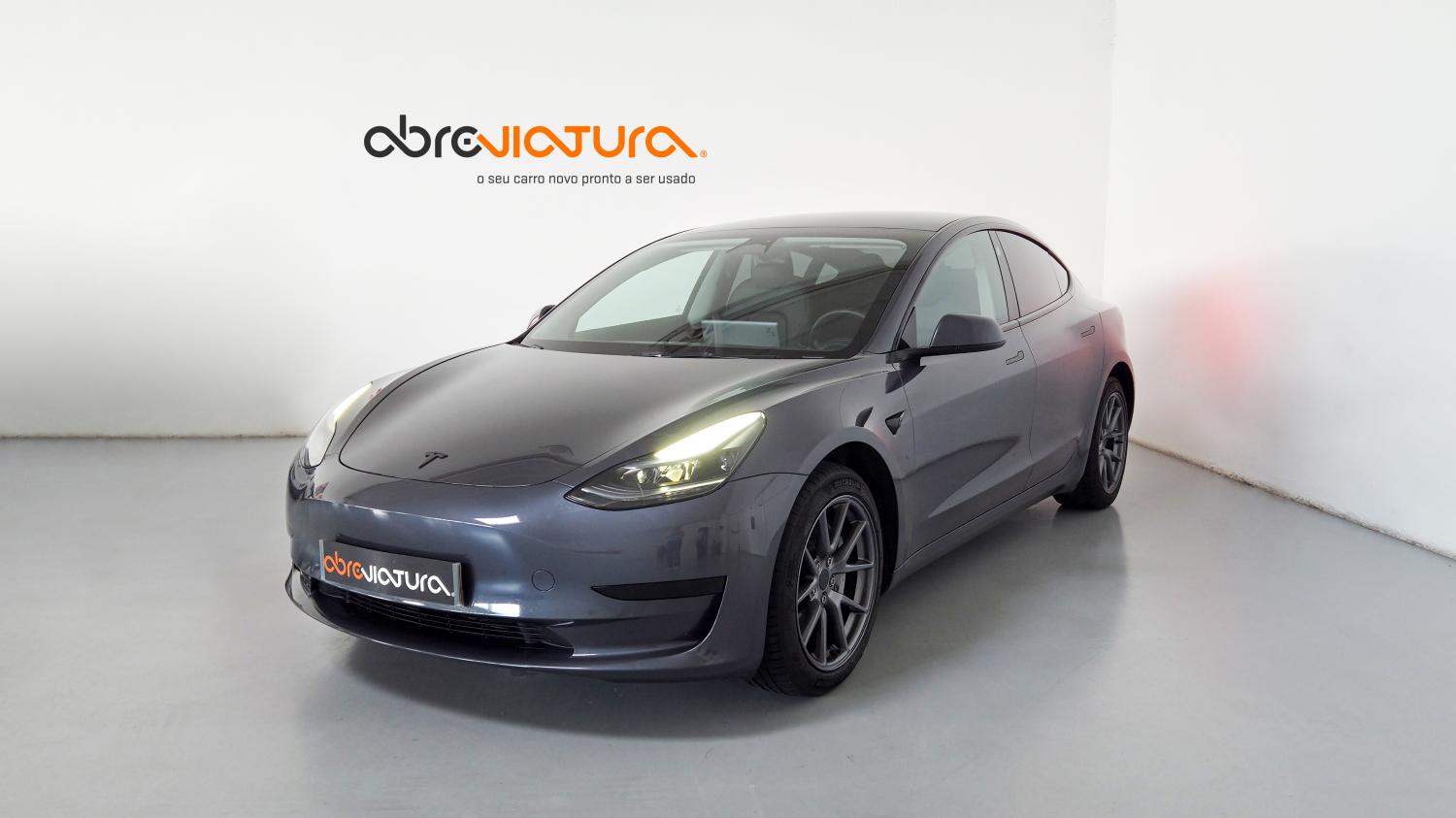 Tesla - Model 3
