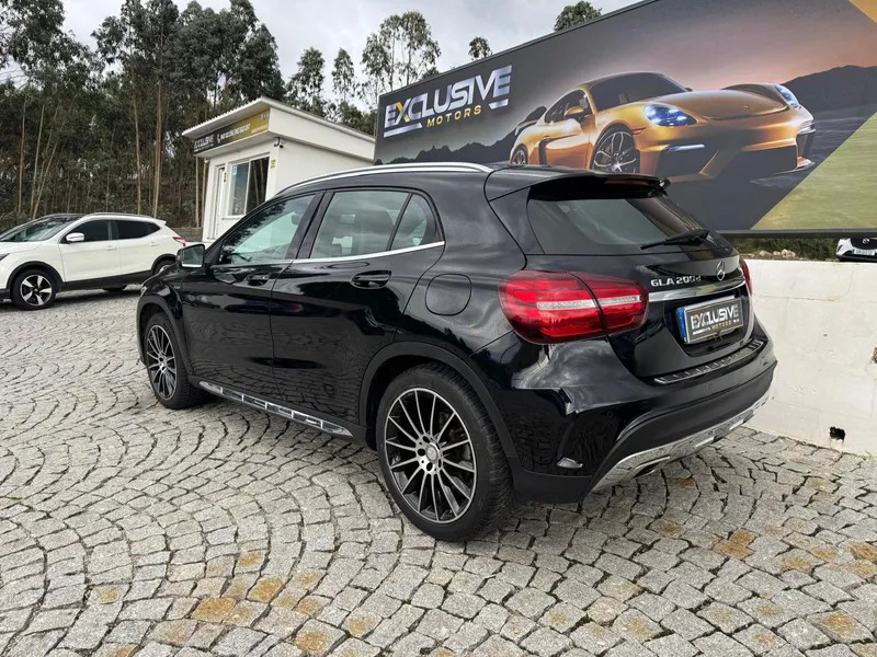 Mercedes Benz GLA 200