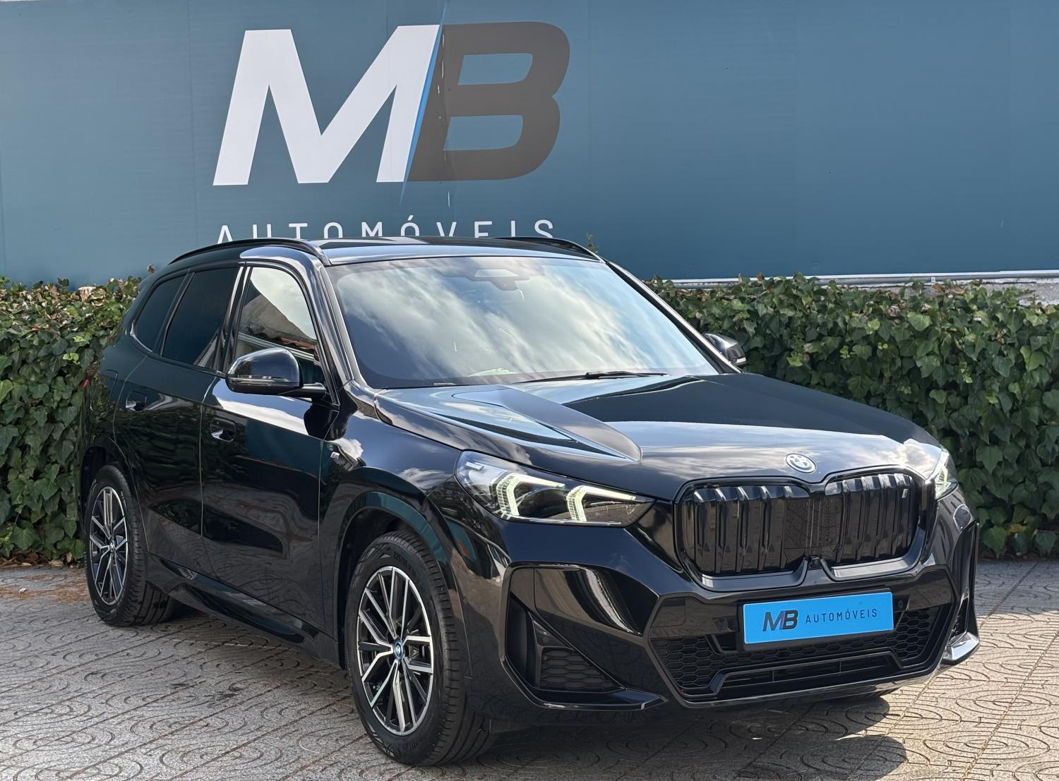 BMW iX1